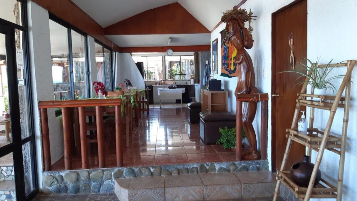 Cabanas & Hostal Tojika Hanga Roa Ngoại thất bức ảnh